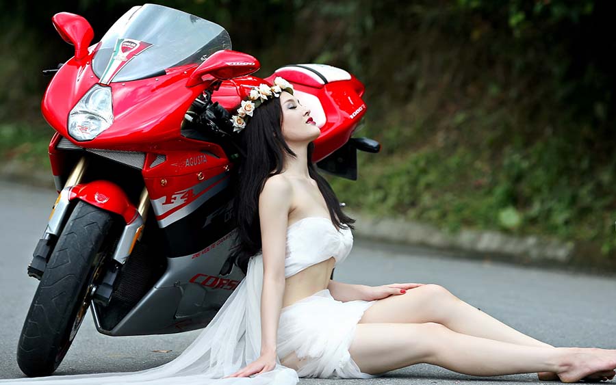 Beautiful girls and motorcycles in Dnepropetrovsk